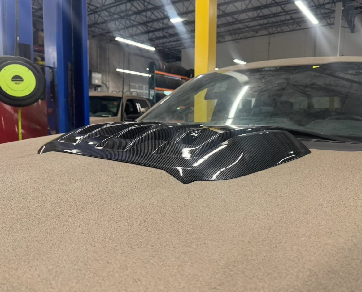 2021-2026 F150 HOOD SCOOP CARBON FINISH - Image 4