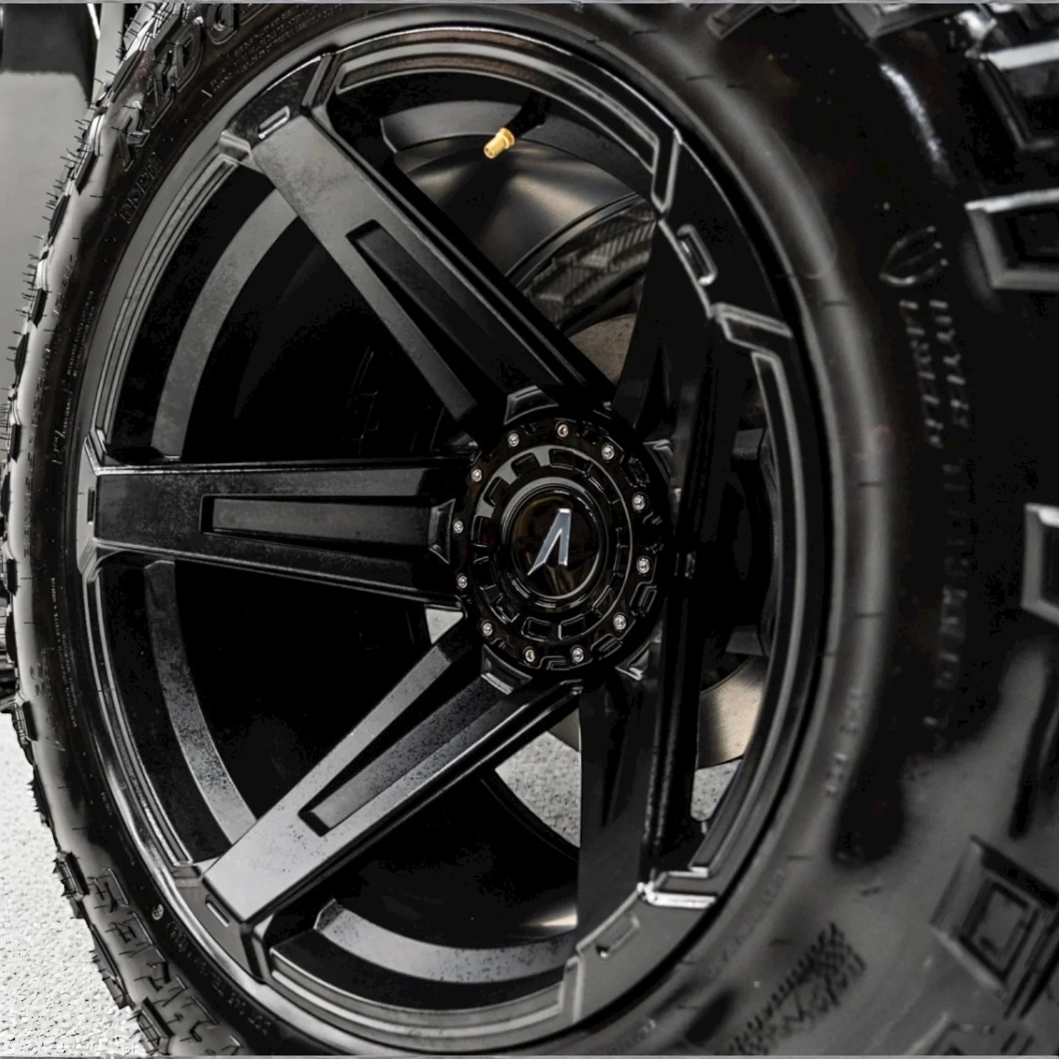 Apocalypse 5 Spoke Wheel for Jeep Gladiator / Wrangler 5 Lug (Silver) - Image 16